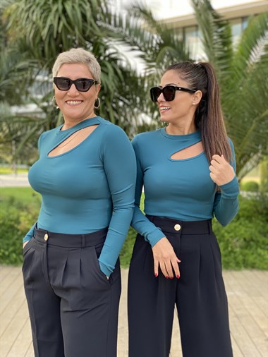 Petrol Yeşili Önü Dekolteli Fitilli Kaşkorse Kadın Bluz