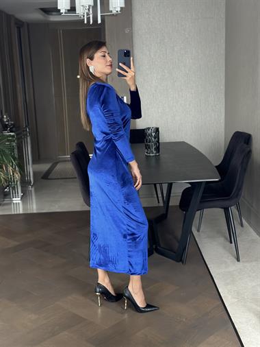 Saks Asimetrik Yaka Yanları Büzgülü Kadife Kadın Elbise 
