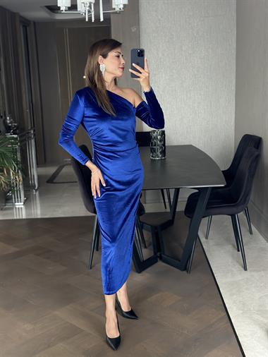 Saks Asimetrik Yaka Yanları Büzgülü Kadife Kadın Elbise 