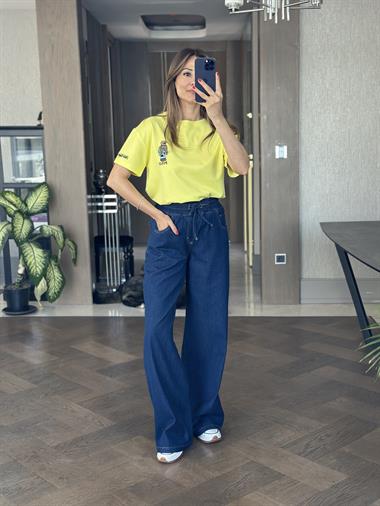 Sarı Bisiklet Yaka Kol Ucu Yazı Nakışlı  Ayıcık Kadın T-Shirt 