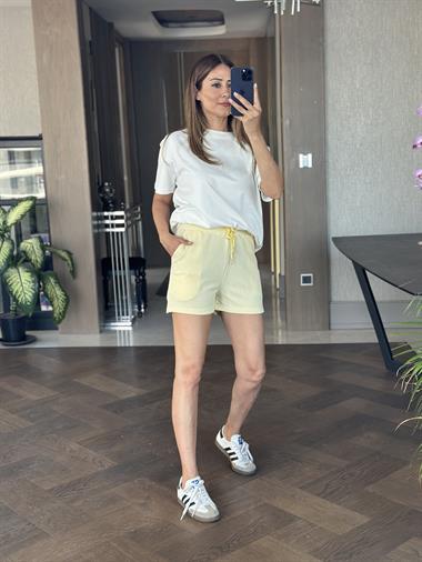 Sarı Çizgili Beli Lastikli Ve Bağcıklı Kadın Şort