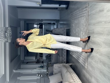 Sarı Kruvaze Yaka Yandan Broşlu Kadın Bluz