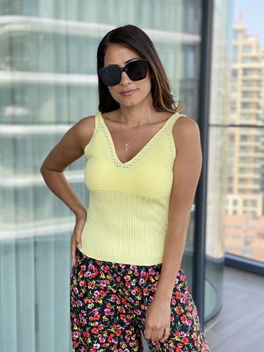 Sarı Ön Arka V Yaka Fitilli Triko Atlet