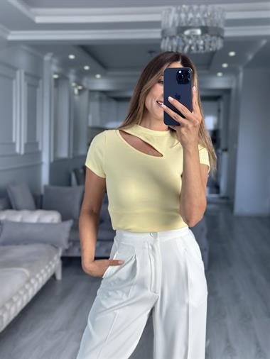 Sarı Önü Dekolteli Kısa Kol Bisiklet Yaka Kadın Body