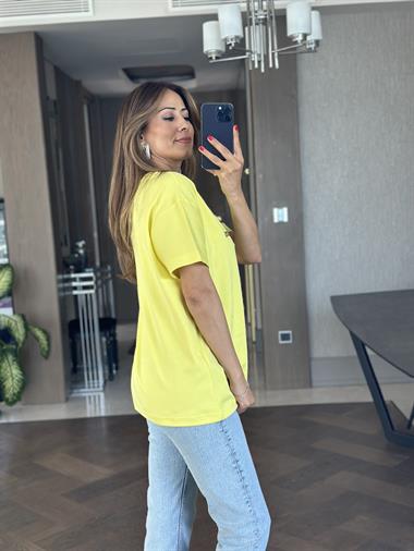 Sarı Önü Kabartma Yazı Nakışlı Bisiklet Yaka Kısa Kol Kadın T-Shirt