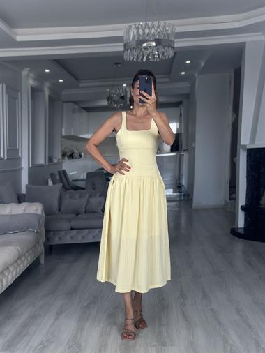 Sarı Sırt Dekolteli Kalın Askılı Midi Boy Kadın Elbise 