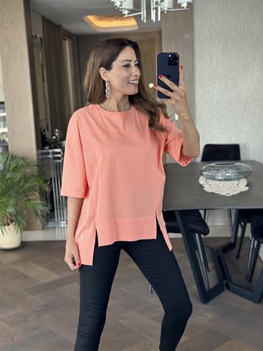 Şeftali Dikiş Detay Önü Çift Yırtmaçlı Kadın T-Shirt