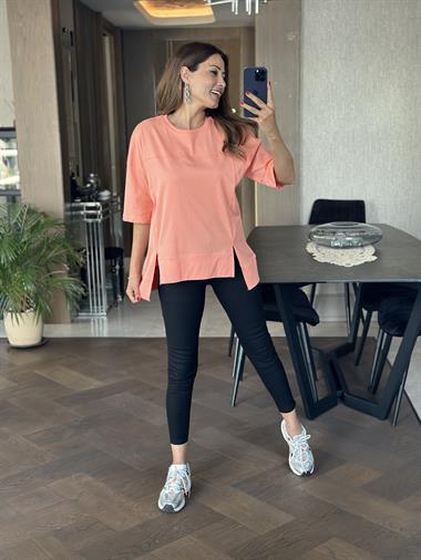 Şeftali Dikiş Detay Önü Çift Yırtmaçlı Kadın T-Shirt