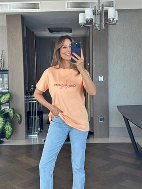 Şeftali Önü Kabartma Yazı Nakışlı Bisiklet Yaka Kısa Kol Kadın T-Shirt
