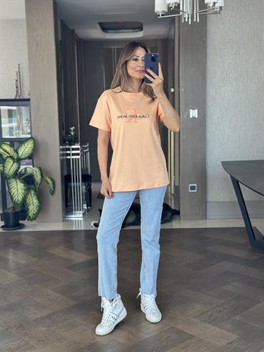 Şeftali Önü Kabartma Yazı Nakışlı Bisiklet Yaka Kısa Kol Kadın T-Shirt