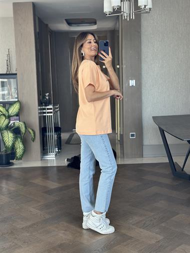 Şeftali Önü Kabartma Yazı Nakışlı Bisiklet Yaka Kısa Kol Kadın T-Shirt