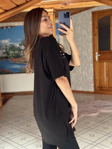 Siyah After World Baskılı Eteği Yırtmaçlı Kadın T-Shirt