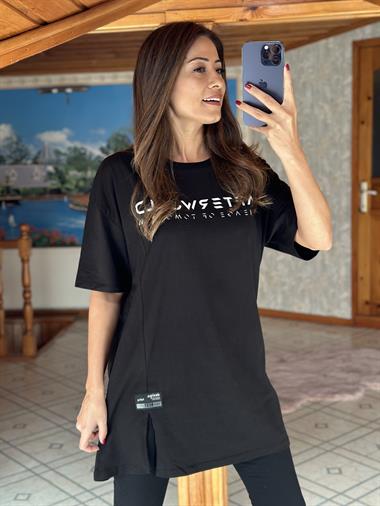 Siyah After World Baskılı Eteği Yırtmaçlı Kadın T-Shirt