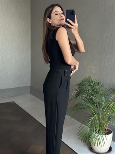 Siyah Arka Beli Lastikli Önü İki Düğmeli Kadın Kumaş Pantolon