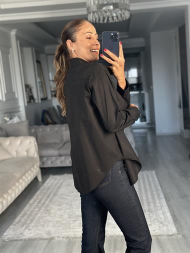 Siyah Arkası Yırtmaçlı Dikiş Detay Poplin Kadın Gömlek