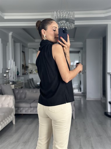 Siyah Tek Omuz Boyundan Geçirmeli Kadın Bluz