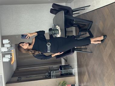 Siyah Asimetrik Yaka Fitilli Kaşkorse Kemerli Yırtmaçlı Midi Boy Kadın Elbise 