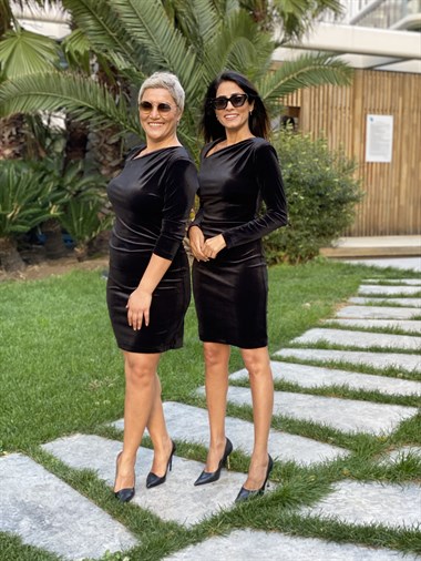 Siyah Asimetrik Yaka Vatkalı Kadife Kadın Elbise