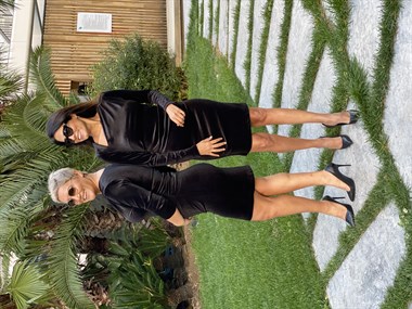 Siyah Asimetrik Yaka Vatkalı Kadife Kadın Elbise