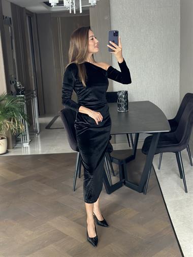 Siyah Asimetrik Yaka Yanları Büzgülü Kadife Kadın Elbise 