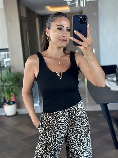 Siyah Askılı Yakası Gold V Demirli Kaşkorse Kadın Body
