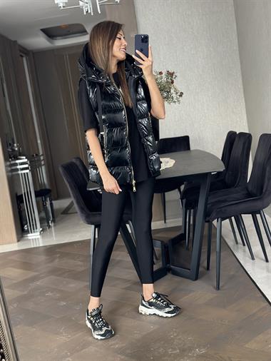 Siyah Astronot Kapüşonlu Şişme Kadın Yelek