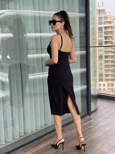 Siyah Ayarlanabilir Askılı Drapeli Elbise