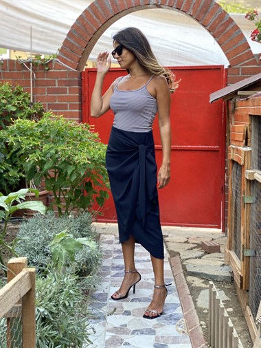 Siyah Bağlama Detay Kapaklı Aerobin Kadın Etek