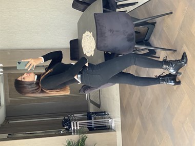 Siyah Balıkçı Yaka Asimetrik Kesim Triko Kazak