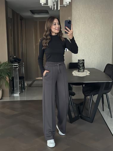 Siyah Dik Yaka Uzun Kol Kadın Crop Body