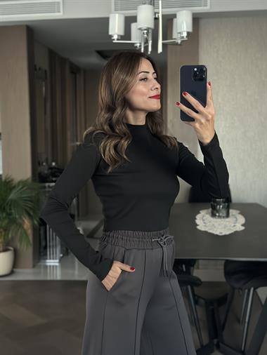 Siyah Dik Yaka Uzun Kol Kadın Crop Body