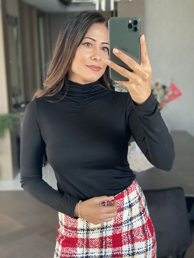 Siyah Balıkçı Yakası Büzgülü Kadın Bluz