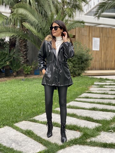 Siyah Bel Büzgülü İçi Kürklü Kapüşonlu Deri Kadın Parka