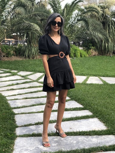 Siyah Bel Dekolteli Toka Detaylı Mini Kadın Elbise