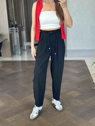 Siyah Beli Bağcıklı Önü Pileli Kadın Pantolon