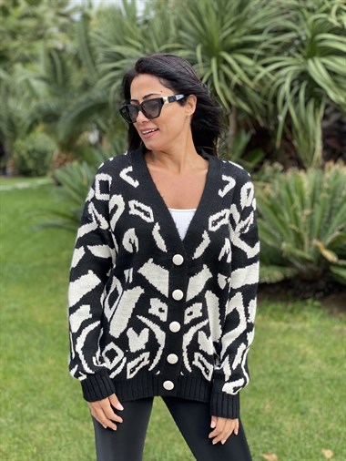 Siyah Beyaz Desenli Düğmeli Triko Kadın Hırka