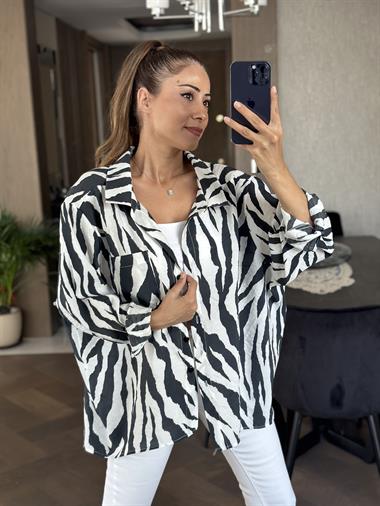 Siyah Beyaz Desenli Salaş Kadın Gömlek