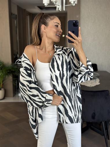 Siyah Beyaz Desenli Salaş Kadın Gömlek