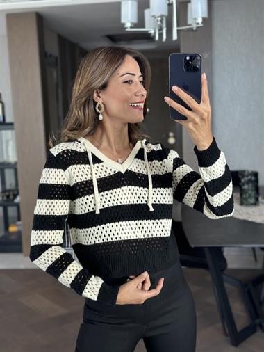 Siyah Beyaz File Kapüşonlu Kadın Crop Kazak