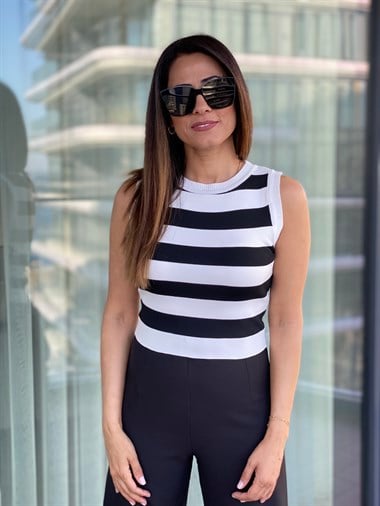 Siyah Beyaz Kalın Çizgili Sıfır Kol Triko