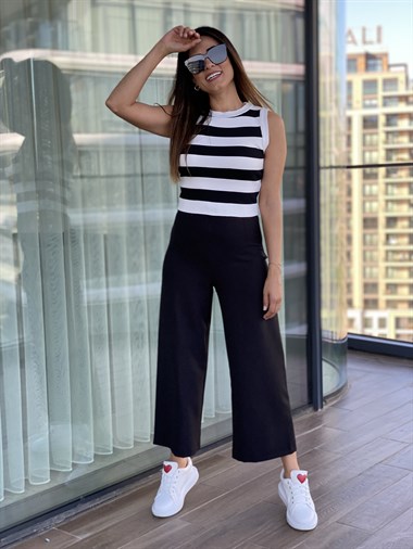 Siyah Beyaz Kalın Çizgili Sıfır Kol Triko