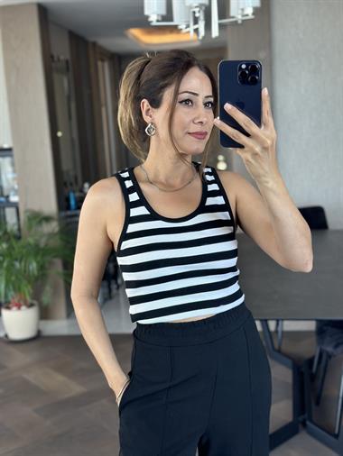 Siyah Beyaz Kalın Çizgili U Yaka Sıfır Kol Fitilli Kaşkorse  Kadın Body