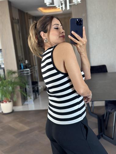 Siyah Beyaz Kalın Çizgili U Yaka Sıfır Kol Fitilli Kaşkorse  Kadın Body