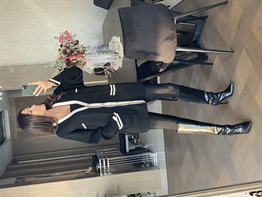 Siyah Beyaz Şeritli Önü Düğmeli Cepli Triko Kadın Hırka