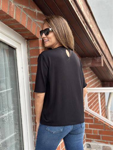 Siyah Bisiklet Yaka Arka Damla Detay Kısa Kol Merserize Kadın Bluz