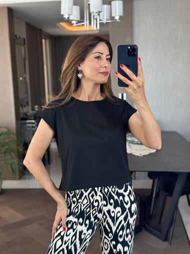 Siyah Bisiklet Yaka Basic Top Kadın Crop T-Shirt