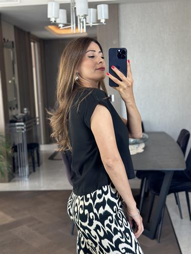 Siyah Bisiklet Yaka Basic Top Kadın Crop T-Shirt