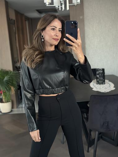 Siyah Bisiklet Yaka Beli Lastikli Deri Kadın Crop Bluz
