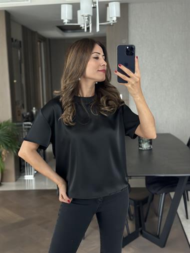 Siyah Bisiklet Yaka Kısa Kol Saten Kadın T-shirt