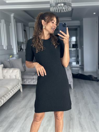 Siyah Bisiklet Yaka Kısa Kol Yumuşak Dokulu Kadın Triko Elbise